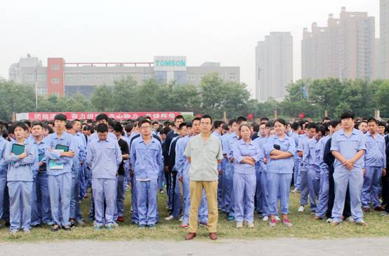 参加升旗仪式.jpg